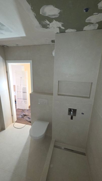 Dusche im Ausbau – Wandnische & Duschrinne